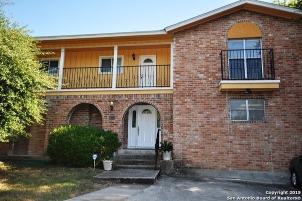 Exterior, Facade, Brick Facade, Rowhouse