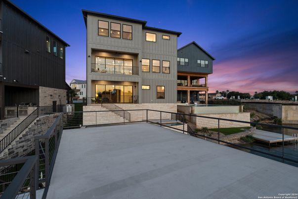 Exterior, Facade, Modern
