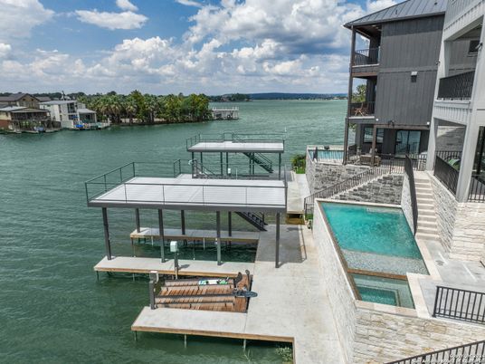 Exterior, Lake