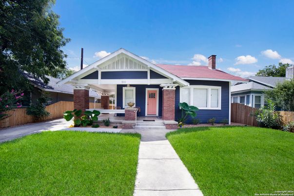 Exterior, Facade, Brick Facade, American Craftsman