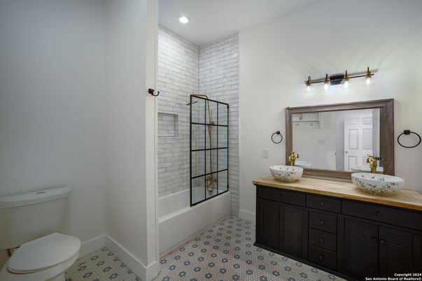 Bathroom, Dual Sink Vanities, Interior, Recessed Lighting
