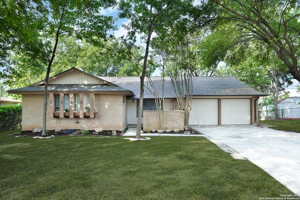 Attached, Exterior, Facade, Brick Facade, Ranch