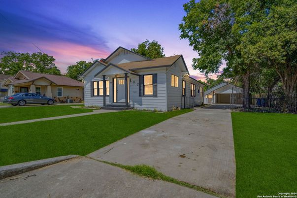 Backyard, Exterior, Facade, Farmhouse