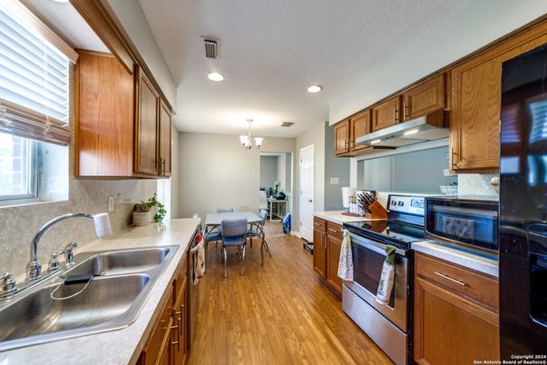 Chandelier, Dining room, Interior, Kitchen, Recessed Lighting, Wood Texture Flooring
