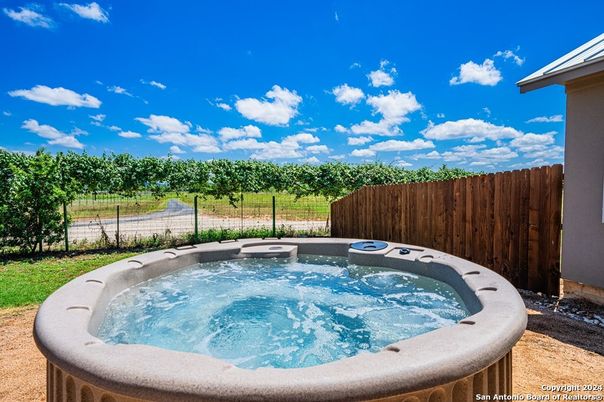 Exterior, Hot Tub