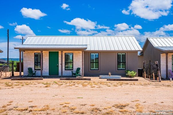 Backyard, Exterior, Facade, Ranch