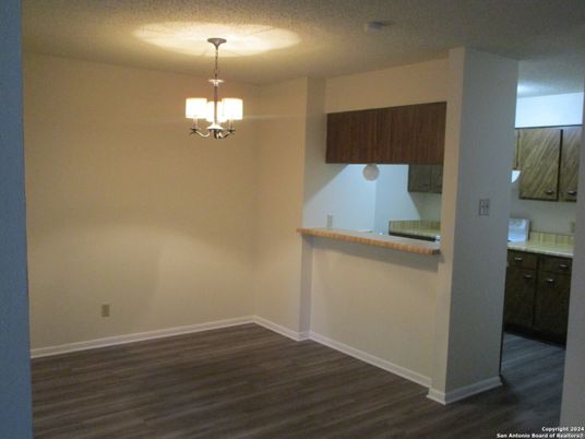 Interior, Pendant Lights, Wood Texture Flooring