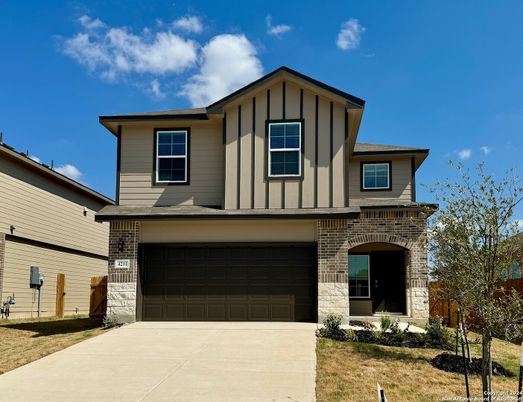 Attached, Exterior, Facade, Farmhouse