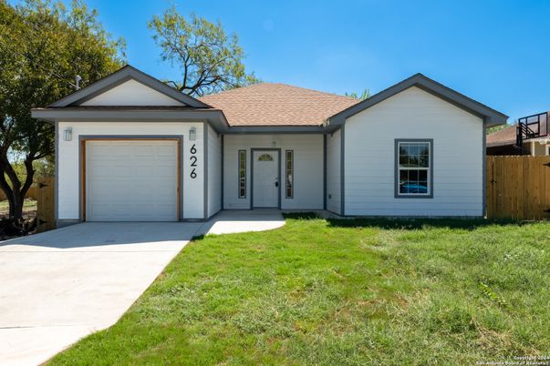 Attached, Exterior, Facade, Ranch