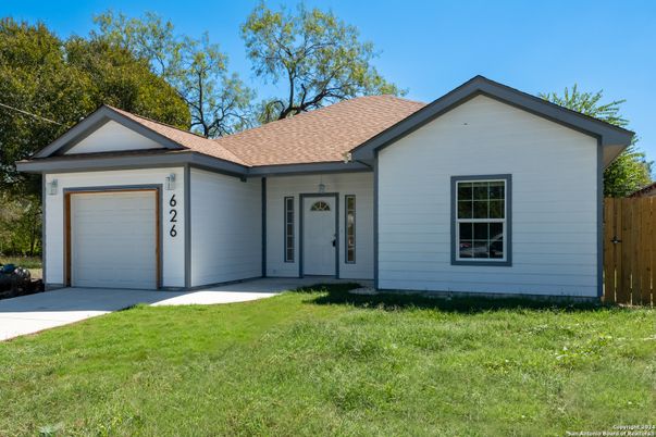 Attached, Exterior, Facade, Ranch