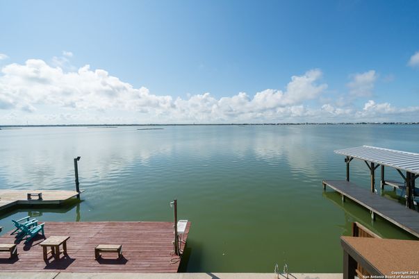 Exterior, Lake