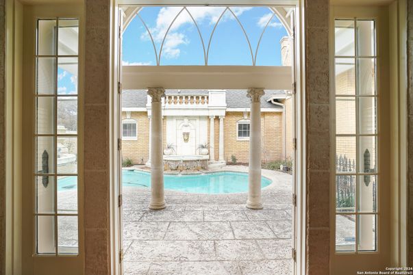 Interior, Pool, Sun Room