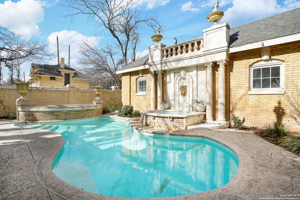 Exterior, Pool
