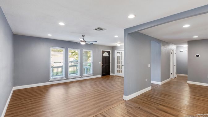Empty room, Interior, Recessed Lighting, Wood Texture Flooring
