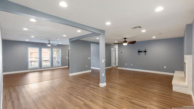 Empty room, Interior, Recessed Lighting, Wood Texture Flooring