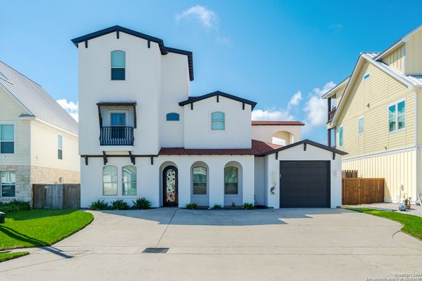Attached, Exterior, Facade, Spanish Mediterranean