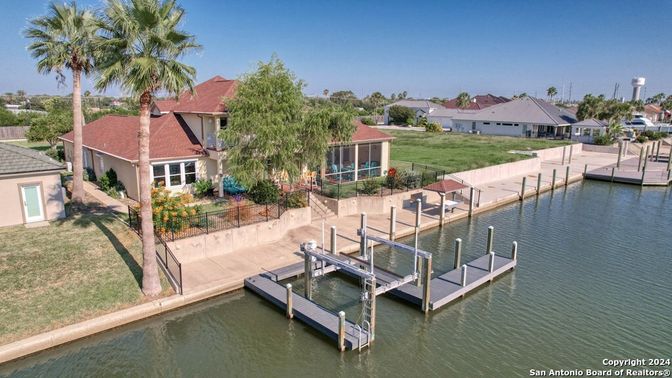 Exterior, Lake