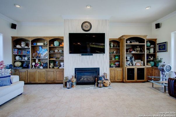 Fireplace, Interior, Recessed Lighting