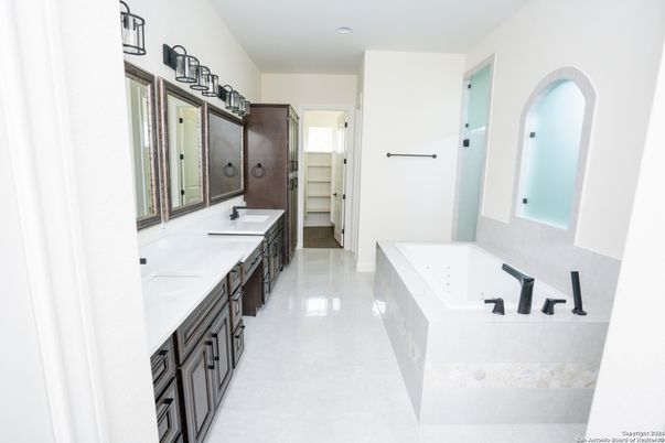 Bathroom, Dual Sink Vanities, Interior, Recessed Lighting