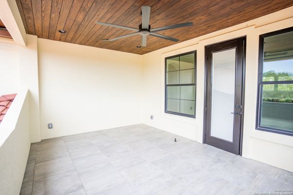 Empty room, Interior, Recessed Lighting, Wooden Ceilings