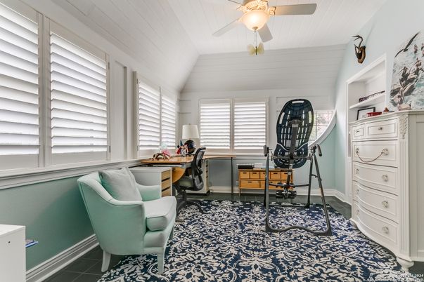Home Office, Interior