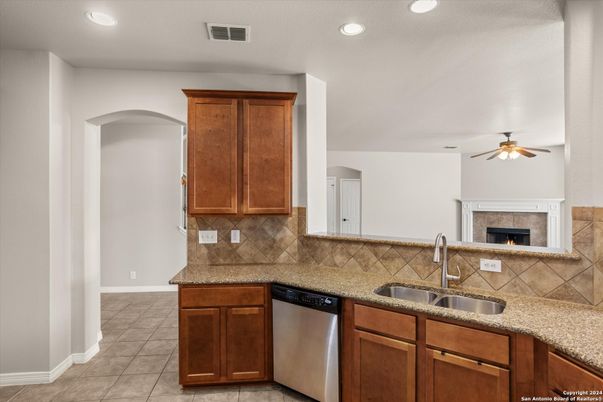 Fireplace, Interior, Kitchen, Recessed Lighting