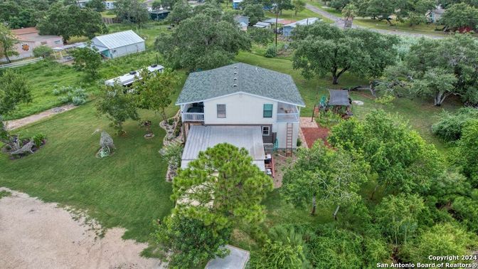 Exterior, Drone