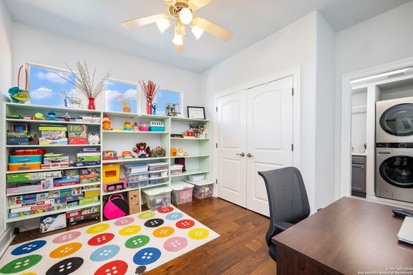 Home Office, Interior, Washer, Wood Texture Flooring