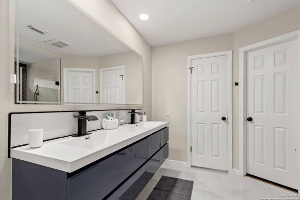 Bathroom, Dual Sink Vanities, Interior, Recessed Lighting