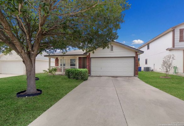 Attached, Exterior, Facade, Brick Facade, Ranch