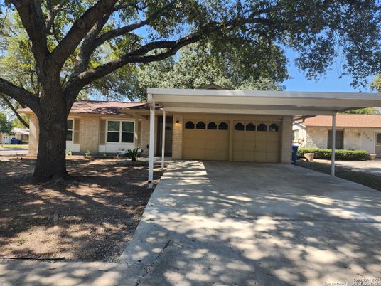 Attached, Exterior, Facade, Brick Facade, Ranch