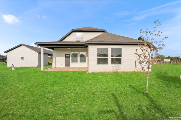 Backyard, Exterior, Facade, Ranch