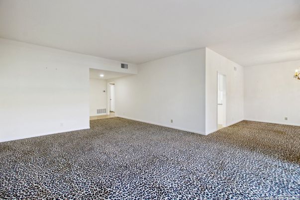 Chandelier, Empty room, Interior, Recessed Lighting