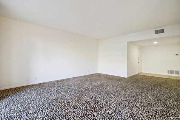 Empty room, Interior, Recessed Lighting