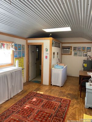Interior, Washer, Wood Texture Flooring