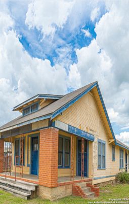 Exterior, Facade, Brick Facade, American Craftsman