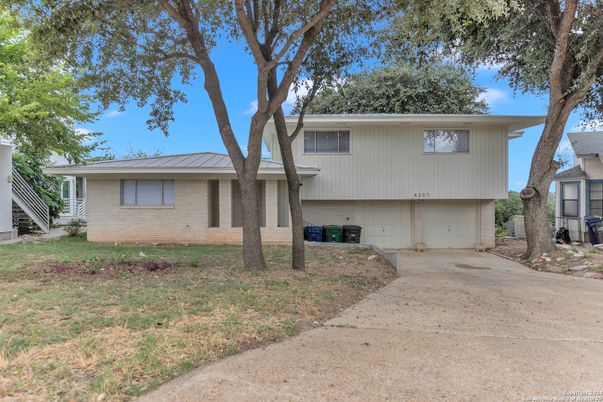 Attached, Exterior, Facade, Brick Facade, Raised Ranch