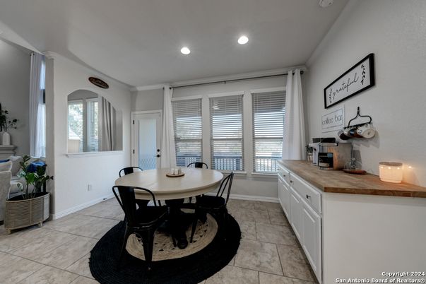 Dining room, Interior, Recessed Lighting