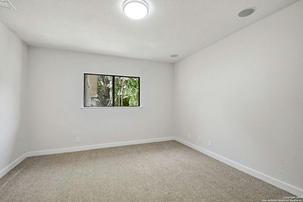 Empty room, Interior