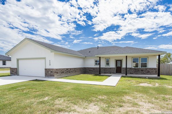 Attached, Exterior, Facade, Ranch