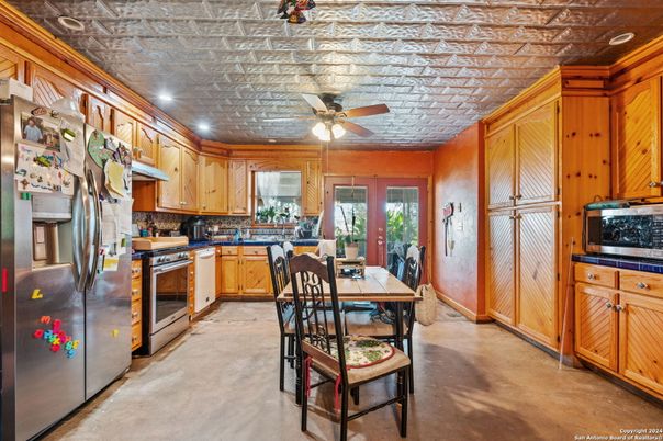 Dining room, Interior, Kitchen, Recessed Lighting, Stainless Steel Appliances
