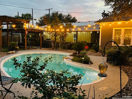 Exterior, Pool
