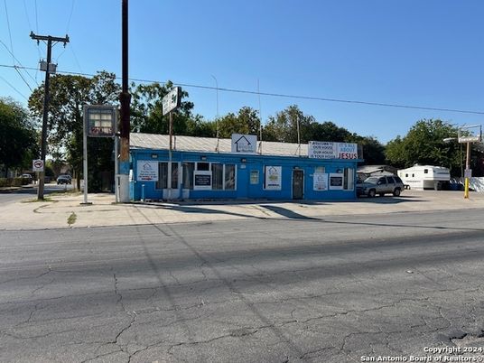 Exterior, Facade, None