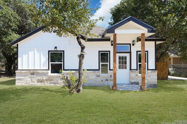 Backyard, Exterior, Facade, Farmhouse