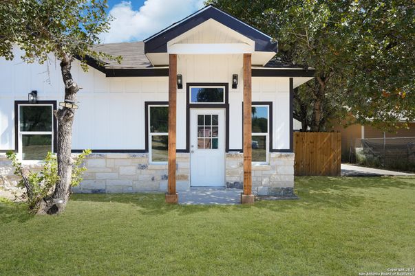 Backyard, Exterior, Facade, Farmhouse