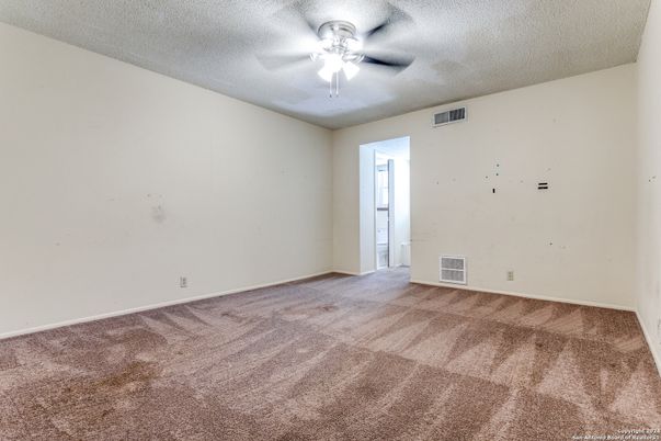 Empty room, Interior