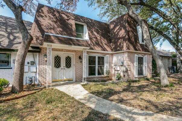 Exterior, Facade, Brick Facade, Cape Cod