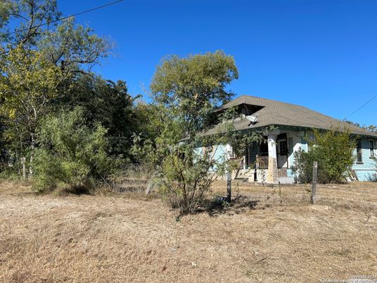 Backyard, Exterior, Facade, Ranch