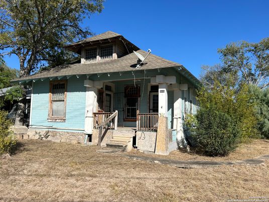 Exterior, Facade, American Foursquare