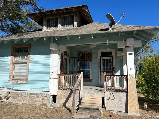 Exterior, Facade, American Foursquare
